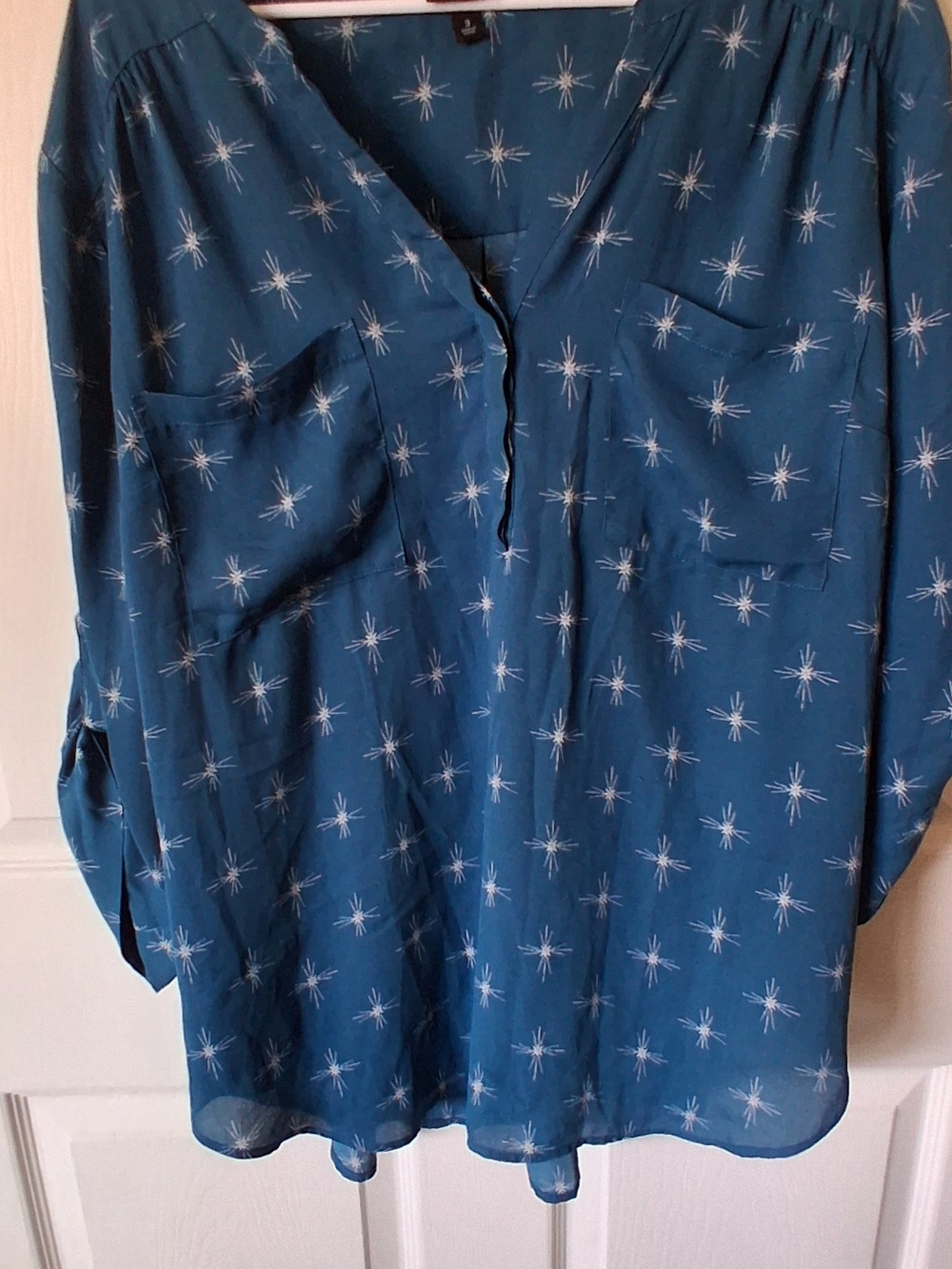 Torrid Harper Georgette Starburst Blouse Blue & White Size 3XL Like New